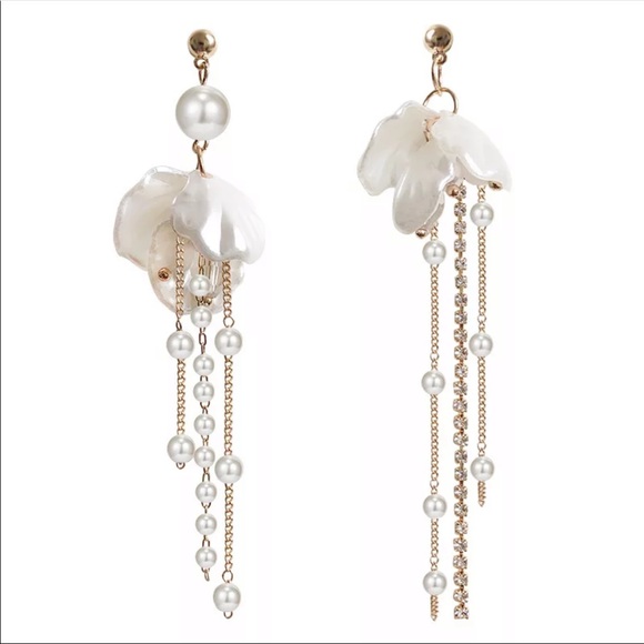 Shell Pearl Earrings - Picture 4 of 9